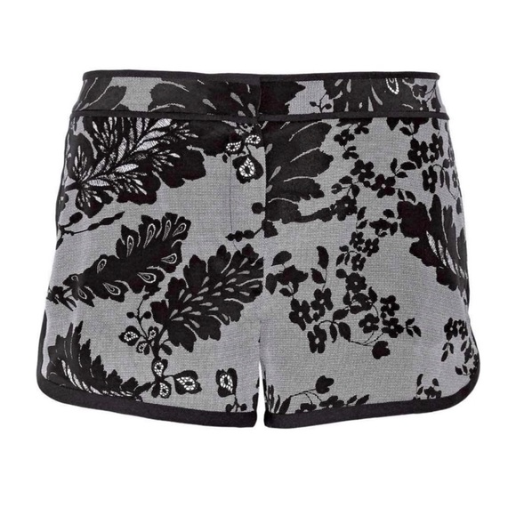 NWT Diane Von Furstenberg DVF Lace Print Silk Short Plus Size 14 - Picture 2 of 7